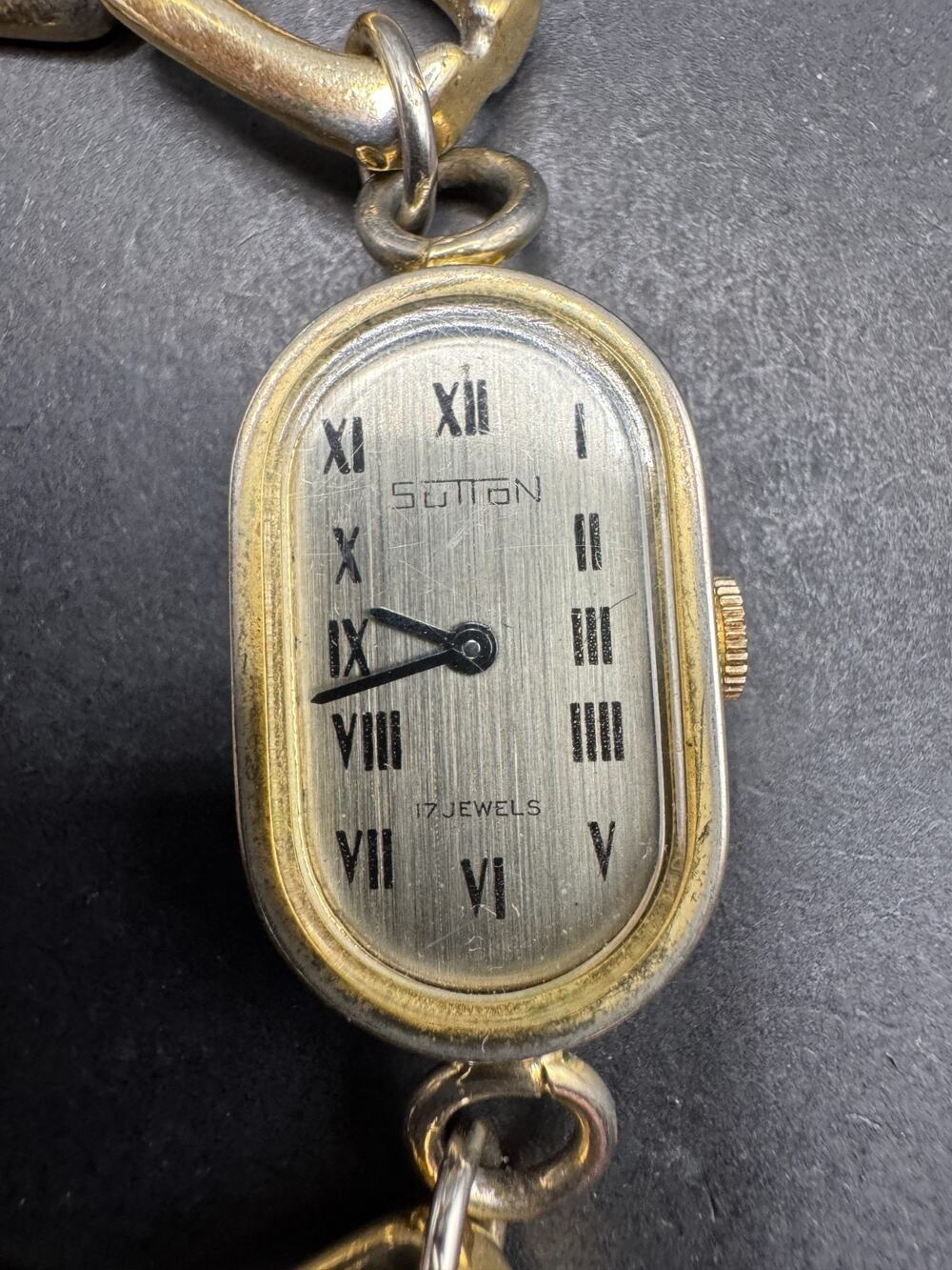 Vintage Sutton Oval Watch Gold Tone 17 Jewels Mechanical Bracelet 17mm